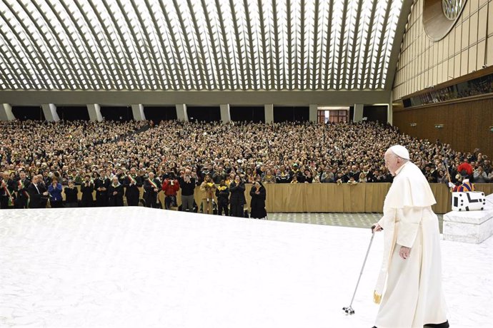 Archivo - El Papa Francisco en una audiencia unos días antes de ingresar en el Hospital Gemelli.