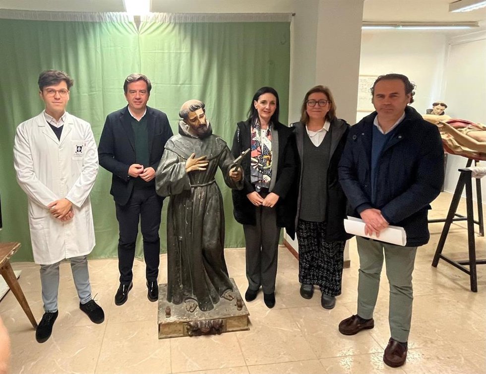 La delegada de Presidencia, Gobierno Interior y Vivienda de la Diputación de Córdoba, Marta Siles, en su visita a Lucena.
