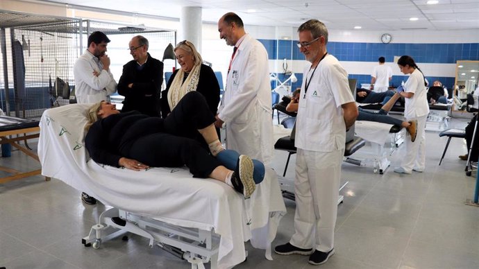 Visita al nuevo servicio de fisioterapia y rehabilitación de atención primaria del Hospital Juan Ramón Jiménez de Huelva.