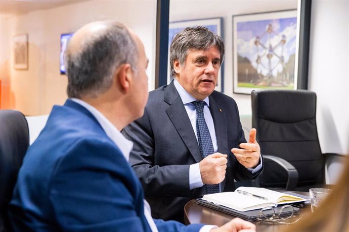 Archivo - El líder de Junts, Carles Puigdemont, durante una reunión con miembros del partido, a 17 de enero de 2025, en Bruselas (Bélgica). 