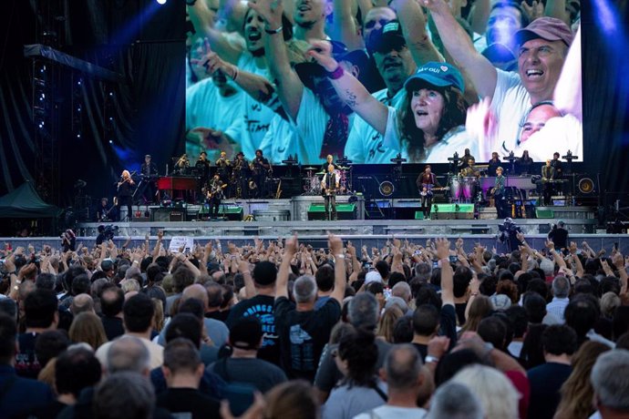 Archivo - El cantante Bruce Springsteen durante su actuación en el Estadi Olímpic, a 20 de junio de 2024, en Barcelona