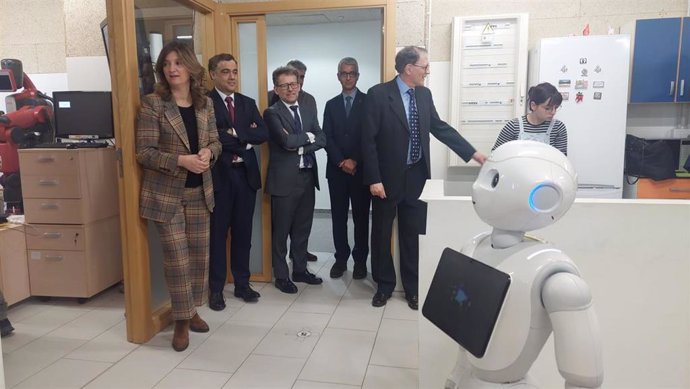 Asistentes a la inauguración del nuevo instituto de investigación de la ULE.