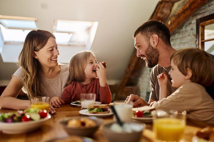 Archivo - Comida en familia.