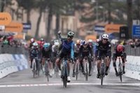 Andrea Vendrame soprende en el primer final en alto de la Tirreno-Adriático