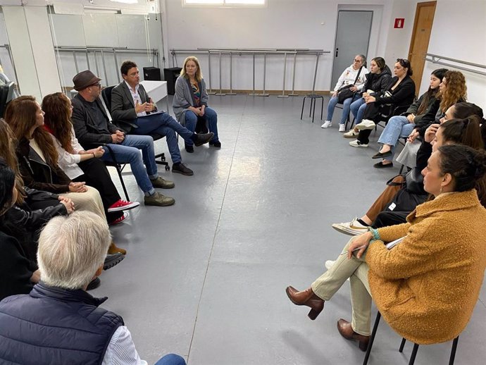 El delegado de Empleo, Empresa y Trabajo Autónomo de la Junta en Cádiz, Daniel Sánchez Román, en una visita a la Academia de Baile Jerez.