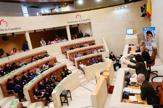 Pleno infantil en el Parlamento de Cantabria