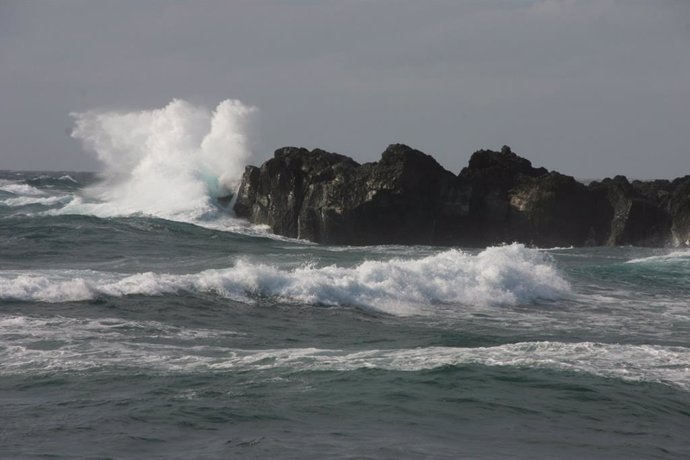 Archivo - Oleaje en Lanzarote, olas, fenómenos costeros