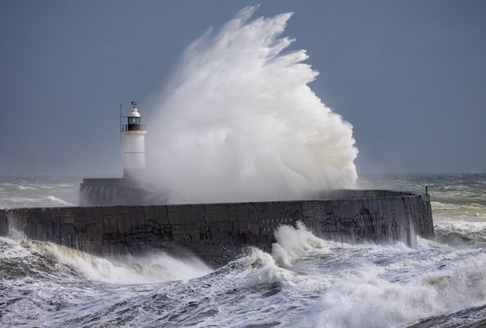 Efeitos de uma tempestade na costa britânica