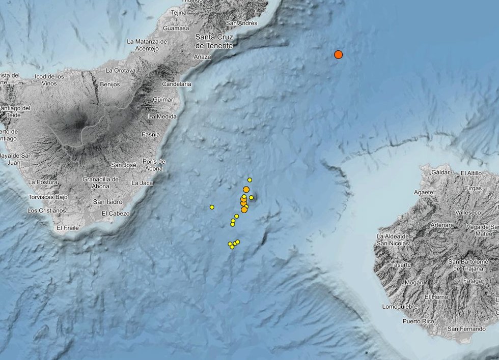 Mapa donde han sido localizados los terremotosa del 'enjambre sísmico' del volcán de Enmedio