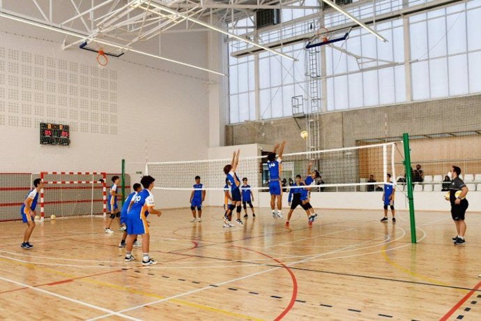 Archivo - Interior del nuevo polideportivo municipal La Sagi en el barrio barcelonés de Sants-Badal
