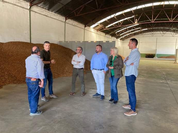 Visita del PP a productores de almendra en la comarca granadina de Huéscar