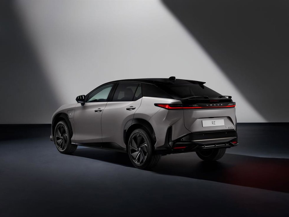 Lexus presenta el nuevo SUV RZ 100% eléctrico con autonomía mejorada de 100 km y disponible en otoño.