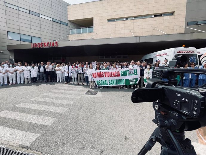 Archivo - Concentración contra las agresiones a personal sanitario.