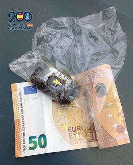 Sustancias estupefacientes y dinero intervenido en Córdoba.
