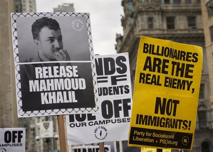 Una protesta en favor de la liberación del líder de las protestas propalestinas en la Universidad de Columbia, Mahmud Jalil