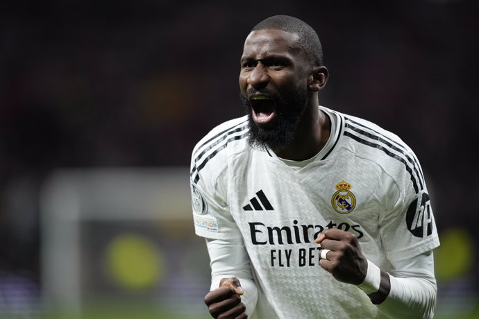 Antonio Rudiger celebra ante el Atlético de Madrid.