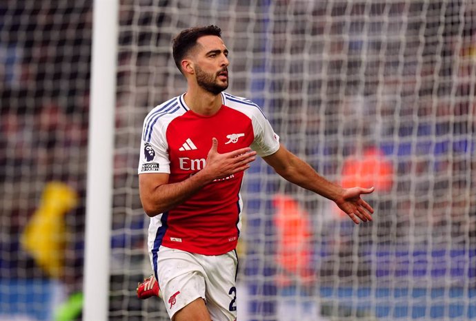 15 February 2025, United Kingdom, Leicester: Arsenal's Mikel Merino celebrates scoring his side's first goal during the English Premier League soccer match between Leicester City and Arsenal at the King Power Stadium. Photo: Mike Egerton/PA Wire/dpa