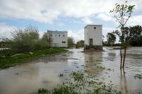 Desalojo preventivo de 200 personas y sin clase en dos colegios de Jerez (Cádiz) por la crecida del río Guadalete