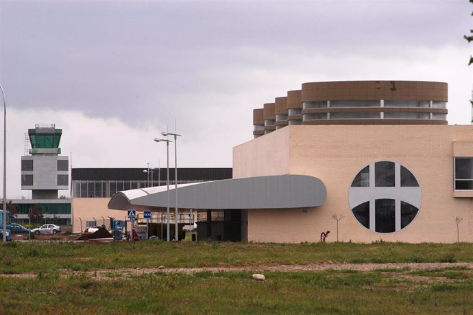 Archivo - Aeropuerto de Logroño-Agoncillo