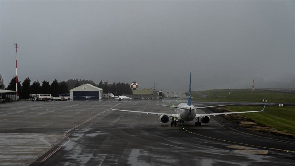 Archivo - Un avión de la compañía Air Europa, a su llegada al Aeropuerto de Alvedro, a 4 de noviembre de 2023, en A Coruña, Galicia (España). Un avión de Air Europa ha tenido complicaciones al aterrizar en el Aeropuerto de Alvedro por las fuertes rachas