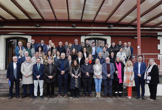 La consejera de Inclusión Social, Begoña Gómez, se reúne con la Federación de Municipios de Cantabria