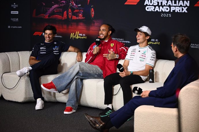 13 March 2025, Australia, Melbourne: (L-R) Spanish F1 driver Carlos Sainz of Williams, British Lewis Hamilton of Ferrari and Italian Andrea Kimi Antonelli of Mercedes take part in a drivers press conference at Albert Park Circuit in Melbourne, ahead of th