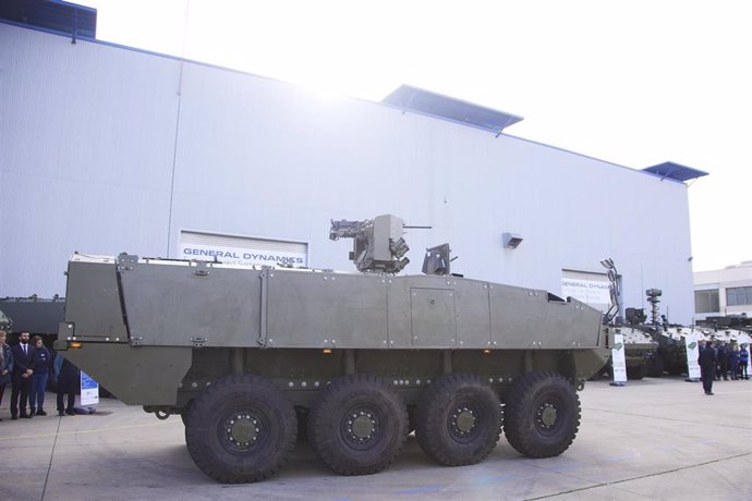 Archivo - Detalle de los nuevos vehículos durante la presentación de los siete primeros Vehículos de Combate sobre Ruedas (VCR) 8x8 Dragón al Ministerio de Defensa y el Ejército de Tierra en la Fábrica de Trubia de GDELS-Santa Bárbara Sistemas en Alcalá d