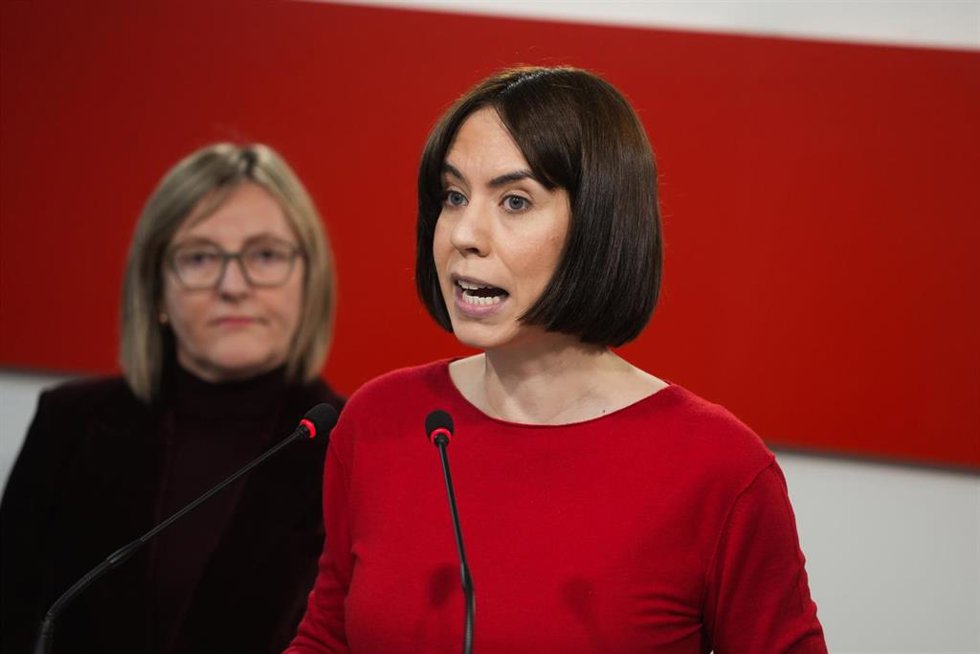 La ministra de Ciencia, Innovación y Universidades y secretaria general del PSPV-PSOE, Diana Morant, durante una rueda de prensa, en la sede del PSPV-PSOE, a 28 de febrero de 2025, en Valencia, Comunidad Valenciana (España). 
