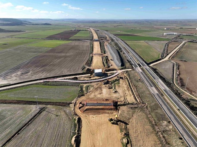 Tramo en construcción de la Línea de Alta Velocidad Palencia-Cantabria comprendido entre Palencia Norte y Amusco.