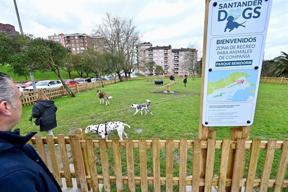 Santander habilita un nuevo espacio canino en el parque Benidorm