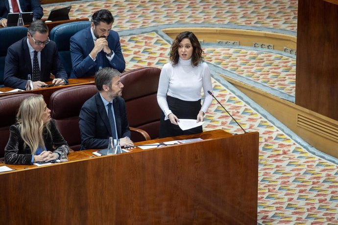 La presidenta de la Comunidad de Madrid, Isabel Díaz Ayuso, durante un pleno en la Asamblea de Madrid, a 13 de marzo de 2025, en Madrid (España).