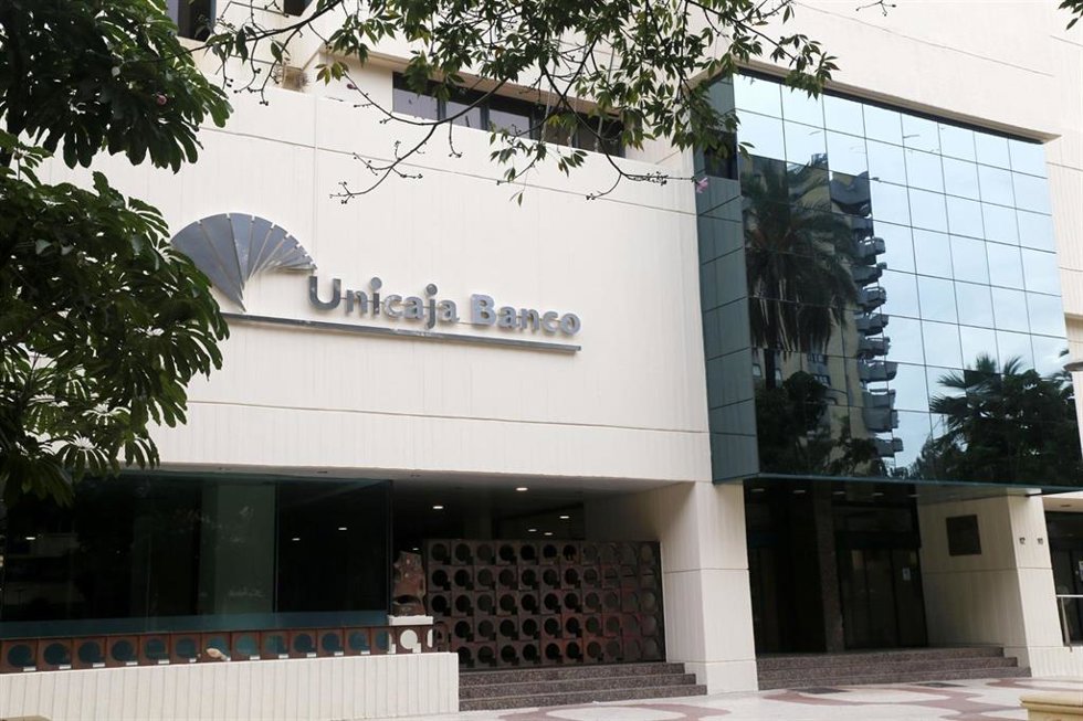 Archivo - Imagen de archivo de la sede de Unicaja Banco en Málaga.
