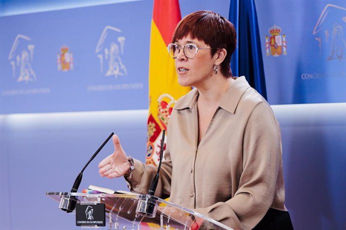 Archivo - La portavoz de Compromís en el Congreso, Agueda Micó, ofrece una rueda de prensa anterior a la Junta de Portavoces, en el Congreso de los Diputados, a 24 de septiembre de 2024, en Madrid (España).