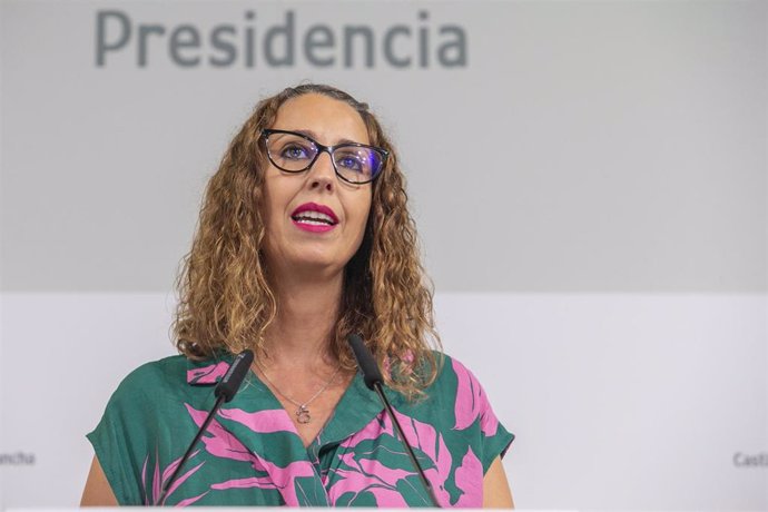 Archivo - La consejera de Igualdad, Sara Simón, da cuenta de los acuerdos del Consejo de Gobierno relacionados con su departamento.
