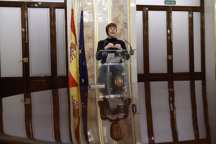 La portavoz de Compromís en el Congreso, Águeda Micó, durante una rueda de prensa 