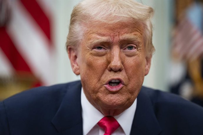 6 de março de 2025, Washington, Distrito de Columbia, EUA: O presidente dos Estados Unidos, Donald Trump, fala antes de assinar uma ordem executiva no Salão Oval da Casa Branca em Washington, DC, EUA, na quinta-feira, 6 de março de 2025. Trump está assina