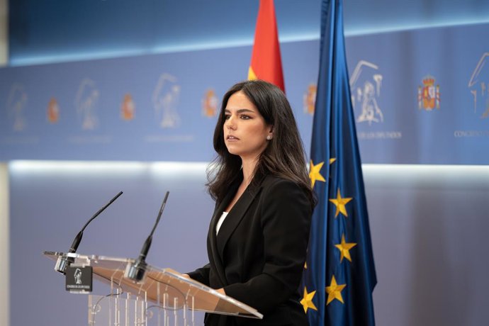 A porta-voz da VOX no Congresso, Pepa Millán, durante uma coletiva de imprensa antes da Junta de Portavoces, no Congresso dos Deputados, em 11 de fevereiro de 2025, em Madri (Espanha).