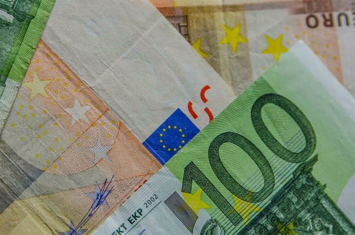 Archivo - Billetes de euro.