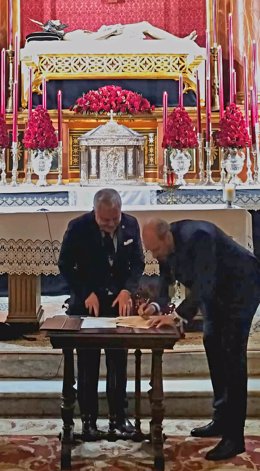 Firma del Hermanamiento entre la Hermandad del Santo Entierro de Sevilla y el Santo Sepulcro de Logroño