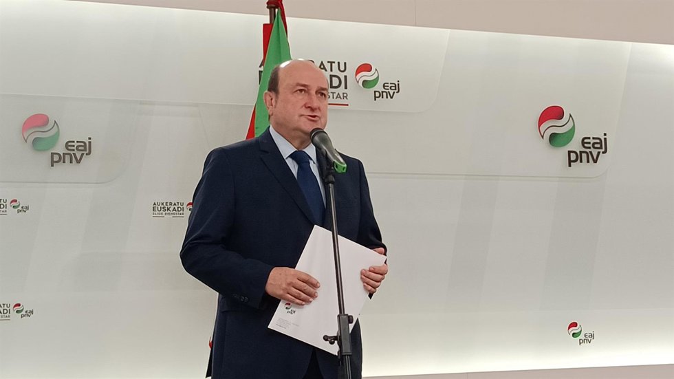 Archivo - El presidente del EBB del PNV, Andoni Ortuzar, en la sede de Sabin Etxea de Bilbao