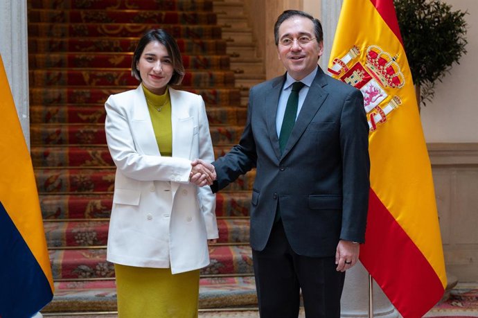 O Ministro das Relações Exteriores, José Manuel Albares, e a Ministra das Relações Exteriores da Colômbia, Laura Sarabia