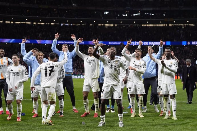 Players of Real Madrid celebrates the victory in the penalty shootout during the UEFA Champions League 2024/25  League Round of 16 Second Leg match between Atletico de Madrid and Real Madrid CF, at Riyadh Air Metropolitano stadium on March 12, 2025, in Ma