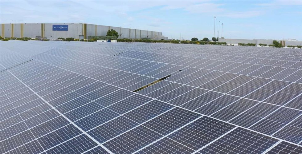 Planta renovable de Prosolia Energy en la factoría de Stellantis Zaragoza.