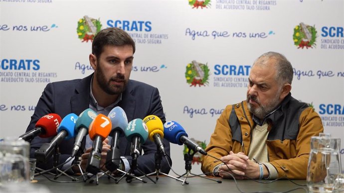 El presidente de Vox en la Región de Murcia, José Ángel Antelo, y el presidente de SCRATS, Lucas Jiménez