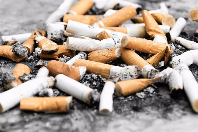 A free online course called Understanding Tobacco Harm Reduction has been launched by Knowledge·Action·Change in a bid to reduce smoking-related death and disease. Photo credit: Pawel Czerwinski