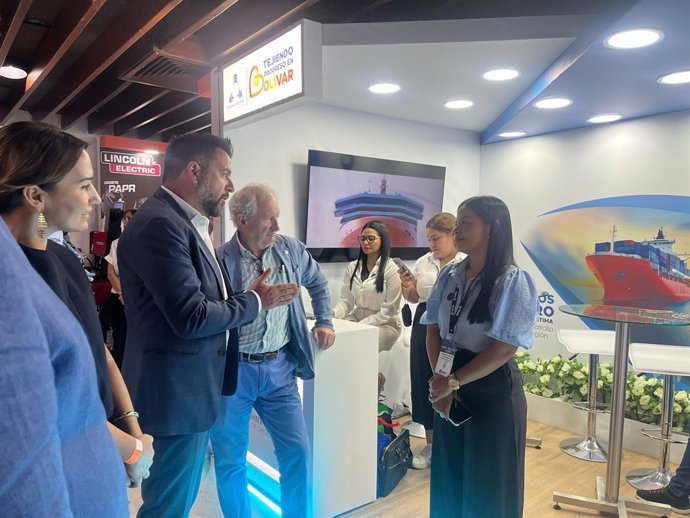 El delegado del Estado de Zona Franca de Cádiz, Fran González, en la feria Colombiamar 2025.