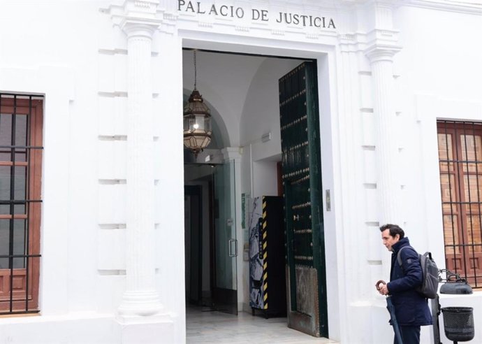 Rodríguez Roa a su llegada al juzgado de Carmona