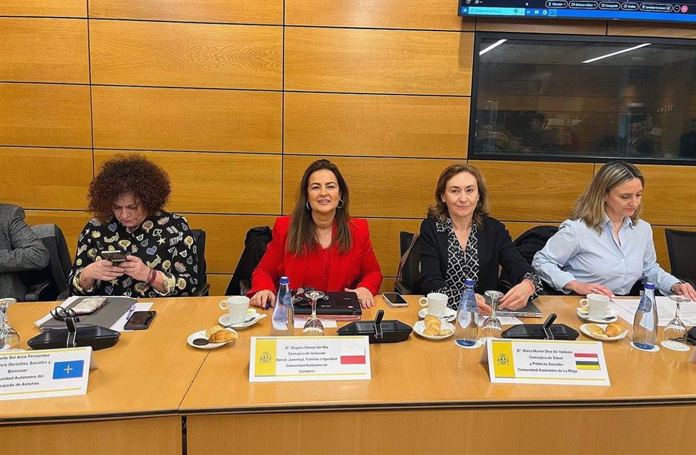 La consejera de Inclusión Social, Juventud, Familias e Igualdad, Begoña Gómez del Río, participa en el pleno del Consejo Territorial de Servicios Sociales y del Sistema para la Autonomía y Atención a la Dependencia