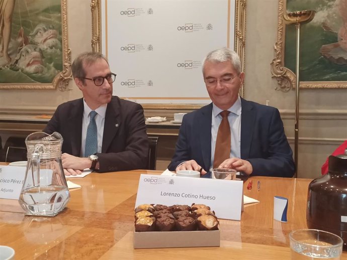 EL presidente de la AEPD, Lorenzo Cotino Hueso, y el adjunto, Francisco Pérez Bes.