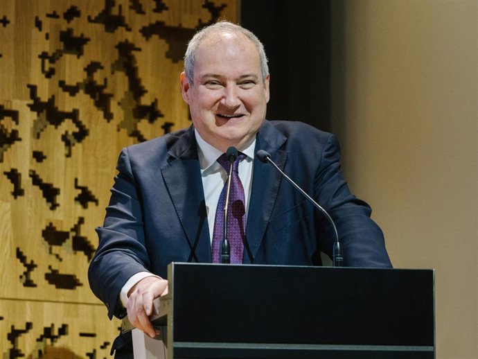 El ministro de Industria y Turismo, Jordi Hereu, en la clausura de la jornada organizada por la Fundación Fórum Ambiental en Madrid, donde se ha presentado del informe 'El potencial económico del sector de la gestión de los residuos en España'.